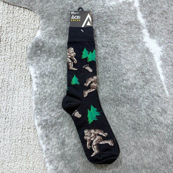 NWT Big Foot Sasquatch Socks - Picture 2 of 7